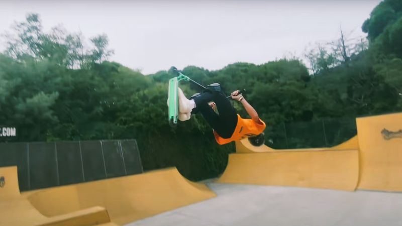 Tricks trottinette freestyle backflip