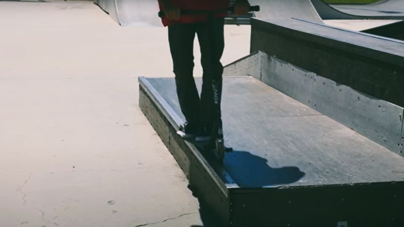 Tricks trottinette freestyle feeble grind