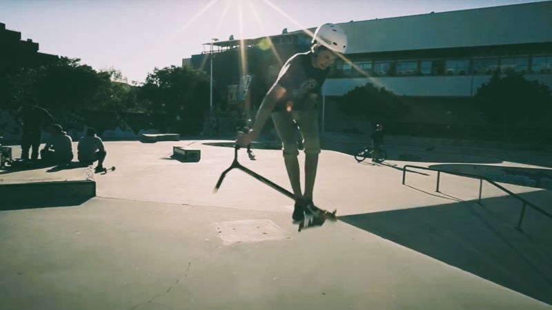tricks trottinette freestyle bar twist